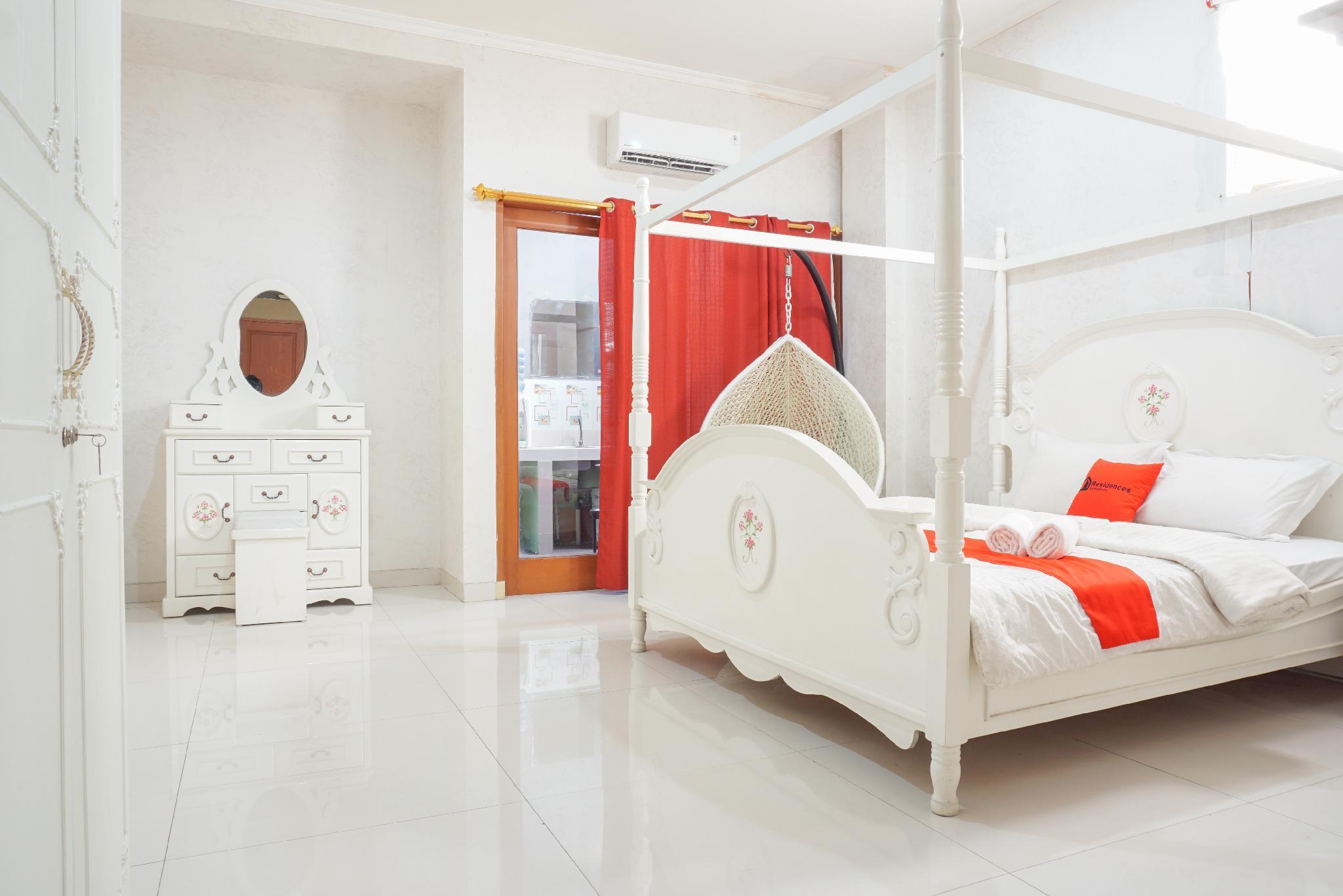 Отель Reddoorz Near Kemang Square Джакарта Экстерьер фото