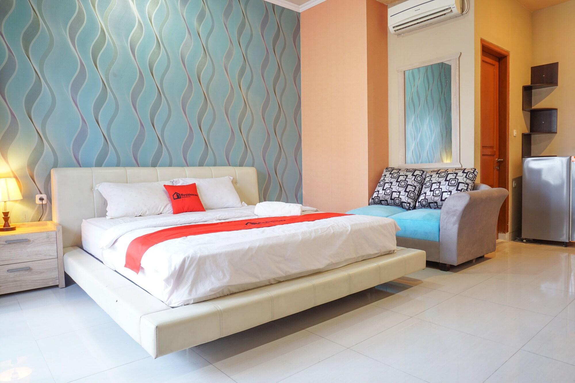 Отель Reddoorz Near Kemang Square Джакарта Экстерьер фото